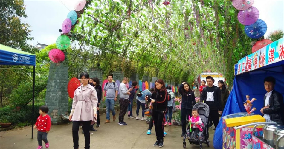 BBunion涪陵金科世界中心:大手拉小手,一起去郊游 BBunion涪陵金科世界中心:大手拉小手,一起去郊游